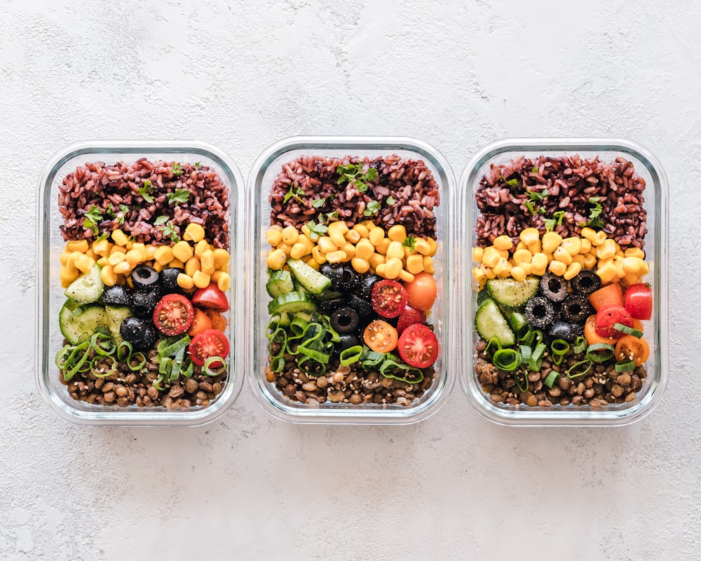 Grilled chicken breast with brown rice and vegetables